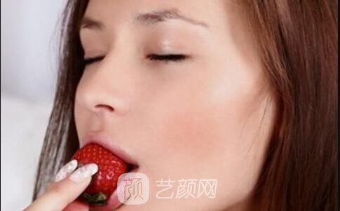 假體隆鼻后，同事都說我像混血兒