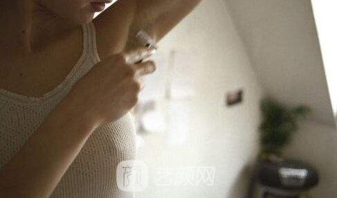 80后女教師分享脫腋毛全過(guò)程，美美噠從此開(kāi)始