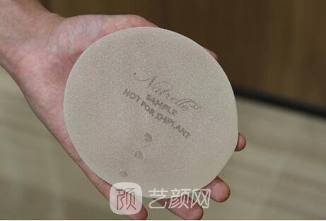 假體豐胸后的觸感怎么樣在于四個緣故